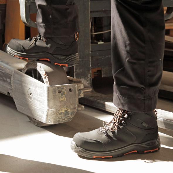 BERG S3 high top safety shoe